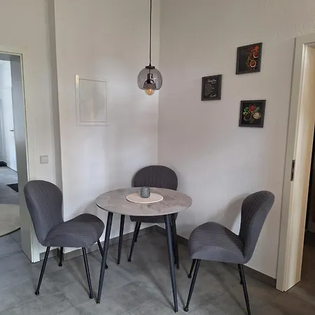 Iii Apartment *